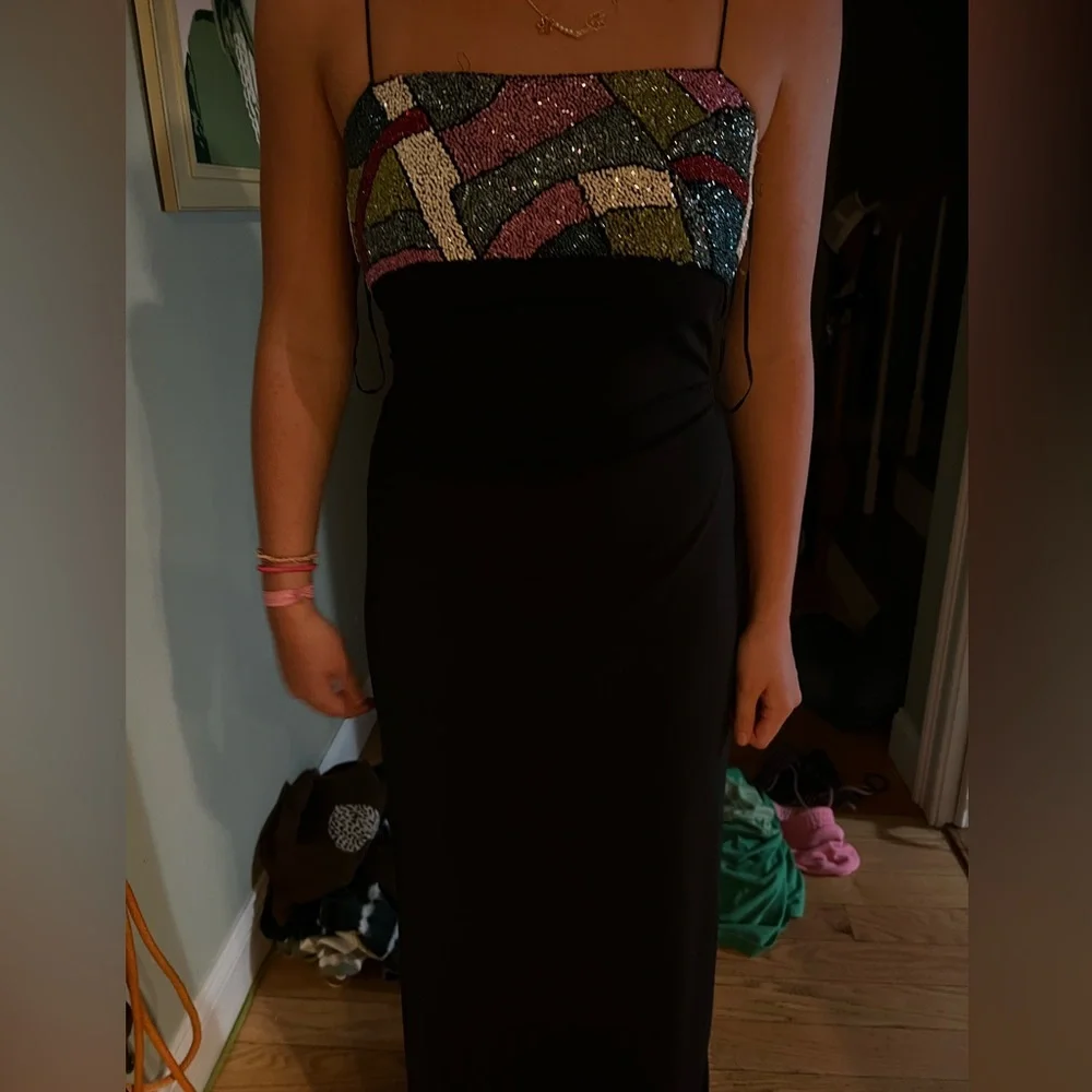 Formal gown - Picture 1 of 6